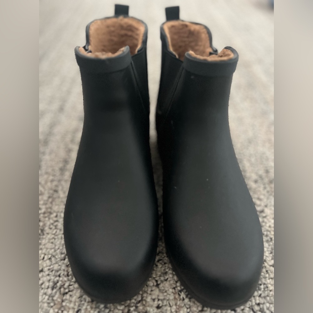 ✨ Chooka Women's Waterproof Plush Chelsea Boot